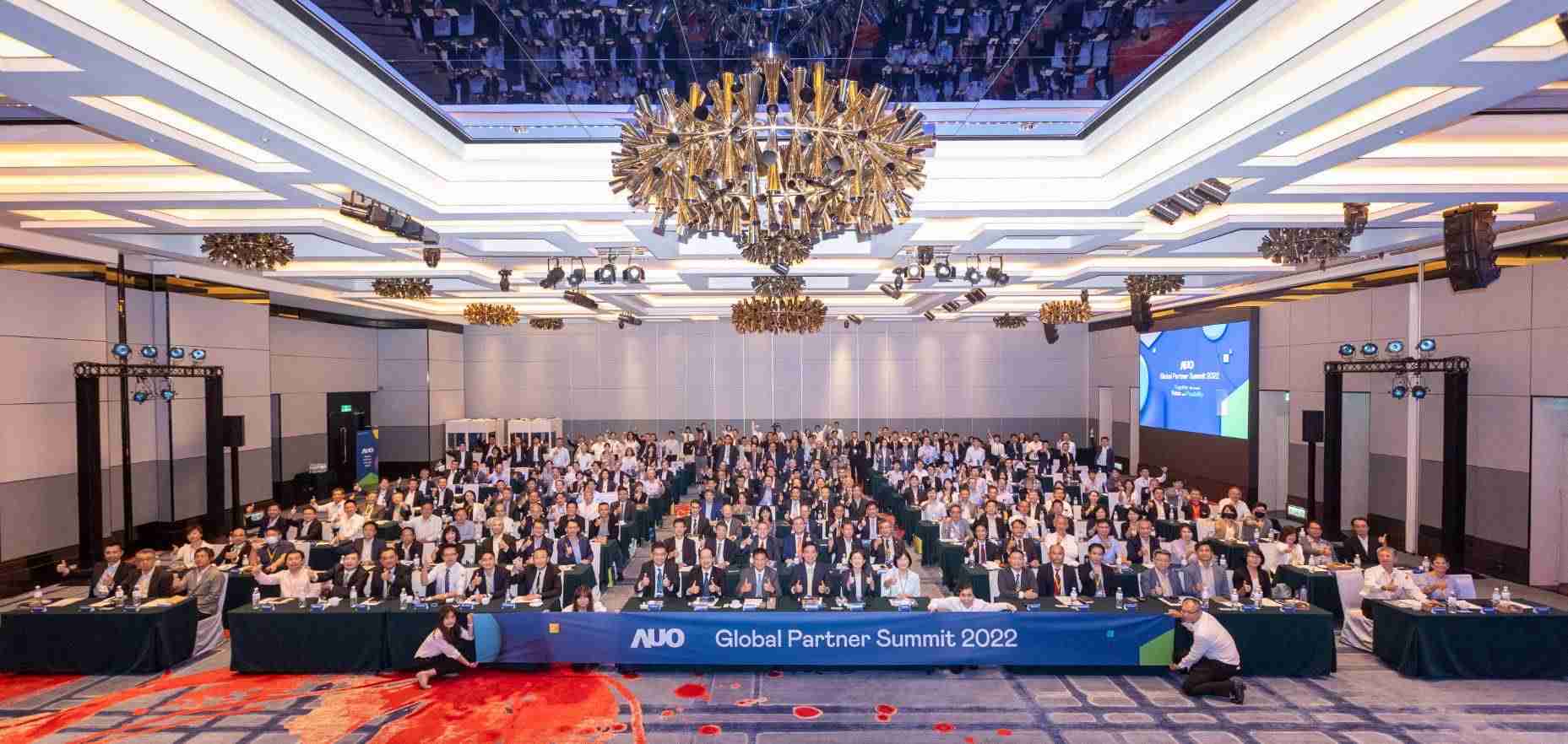 友達推動「安心、、創新、、用心、、、、同心、、、盡心」五星職旅，，，為菲籍員工打造全方位照護，，，首度贏得「人權實踐與發展領袖獎」殊榮