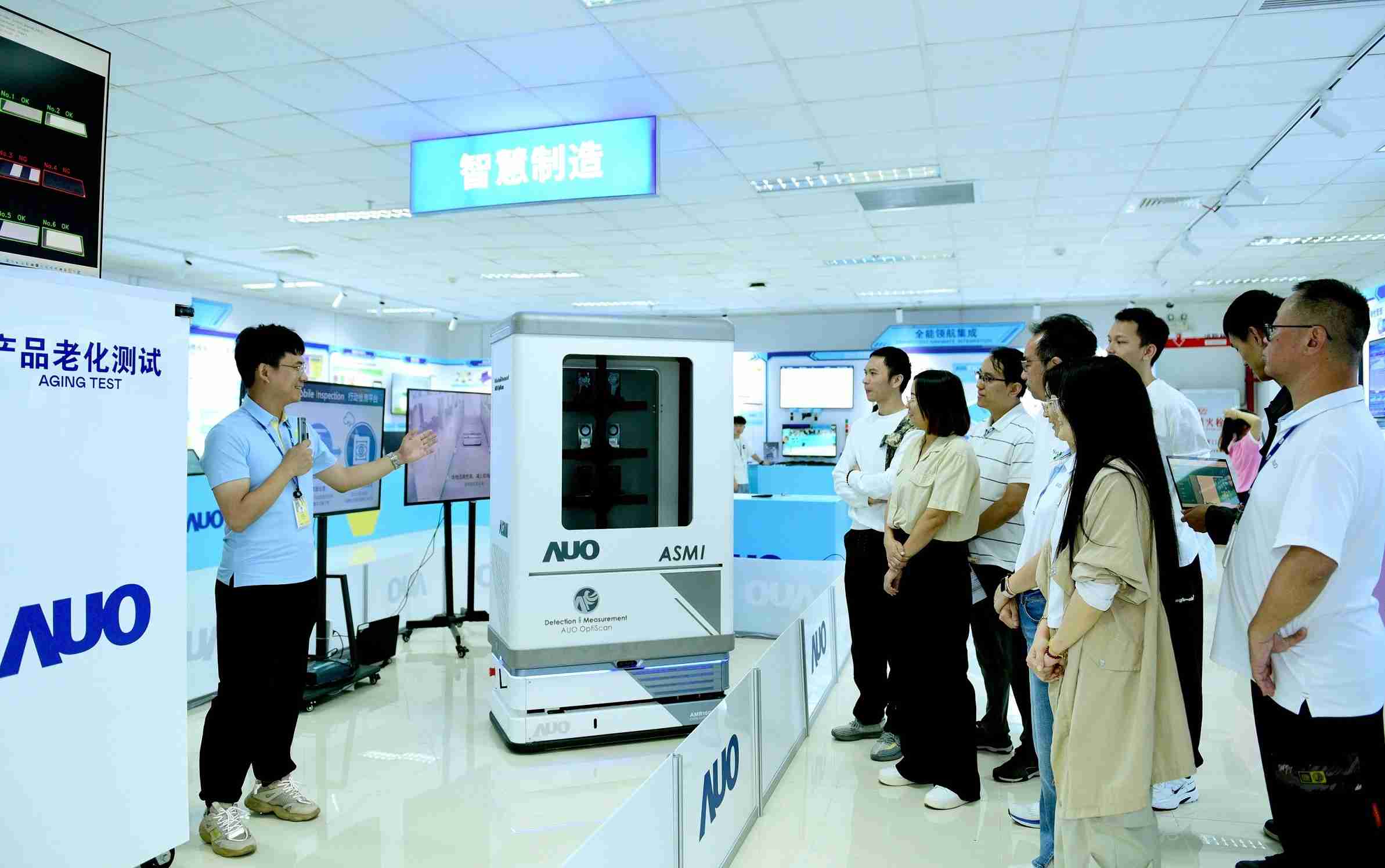 尊龙集团厦门将5G+ABC技术串联生产管理全流程，，，，打通研发、、、采购、、生管、、制程、、、、设备、、质量等产品全生命周期制造流程，，完成数字化设计、、、、智慧供应链、、、、智能座舱、、、全流程设备管理、、、数据驱动优化、、、、智慧在线检测、、智慧品管等自适应生产模式升级